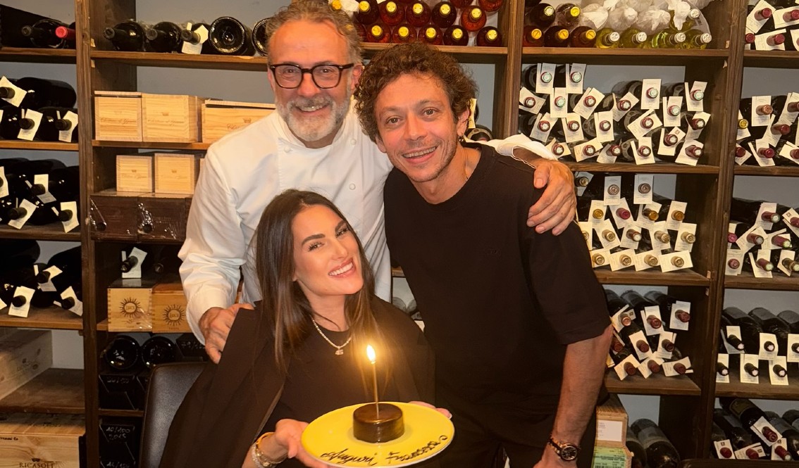 Francesca Sofia Novello, compagna incinta di Valentino Rossi, festeggia 31 anni con una cena di lusso e regali esclusivi: guarda – Gossip.it